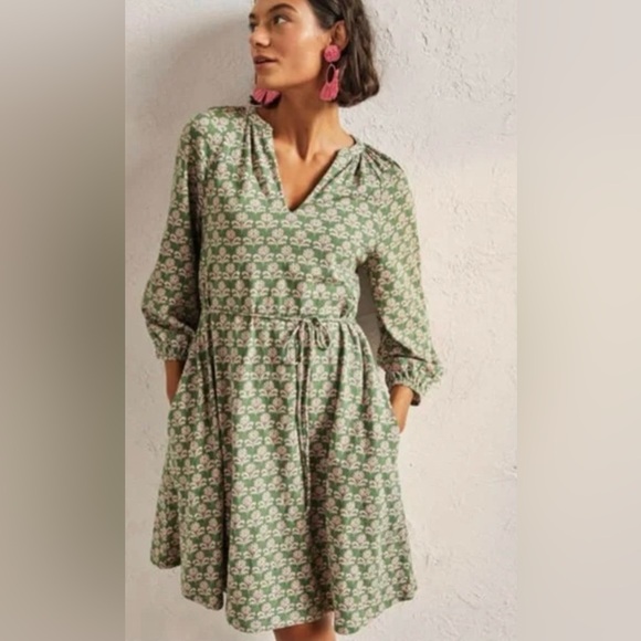Boden Dresses & Skirts - Boden Green & Pink Floral Print Fit & Flare Tie Waist Jersey‎ V Neck Mini Dress